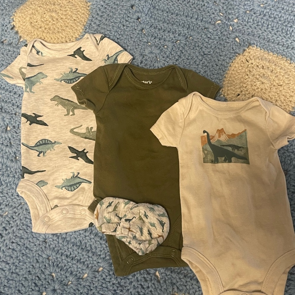 Carter's 3pk NB Dinosaur Bodysuit Set - Olive, Cream, and Gray